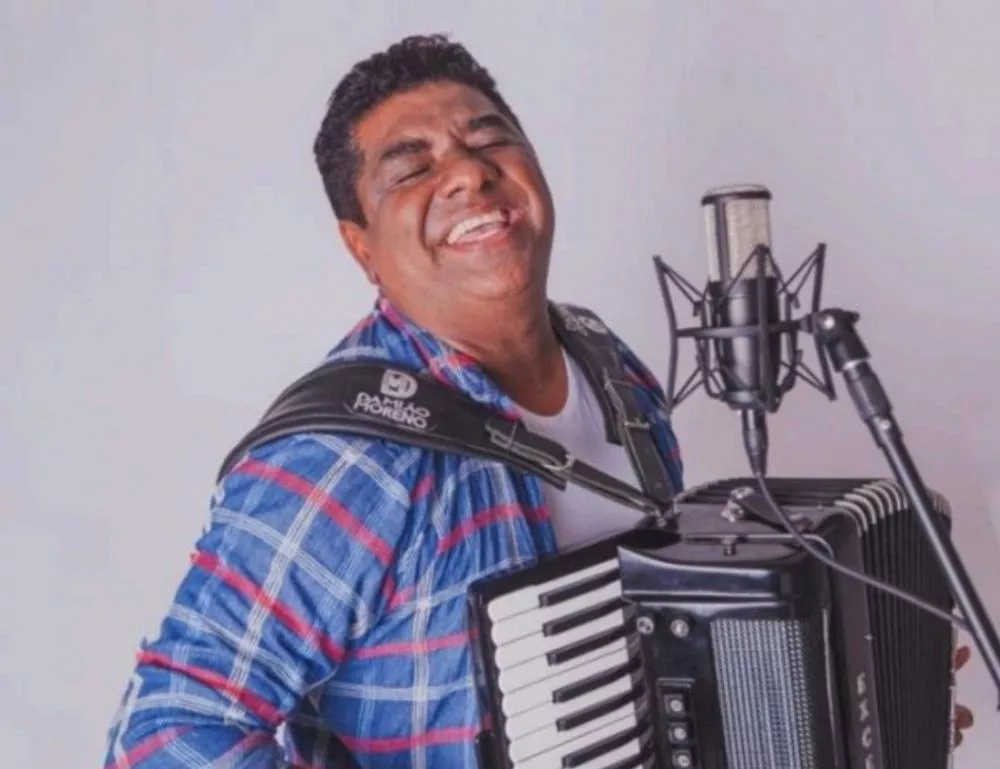 Damião Moreno: Da Sanfona ao Sucesso Solo