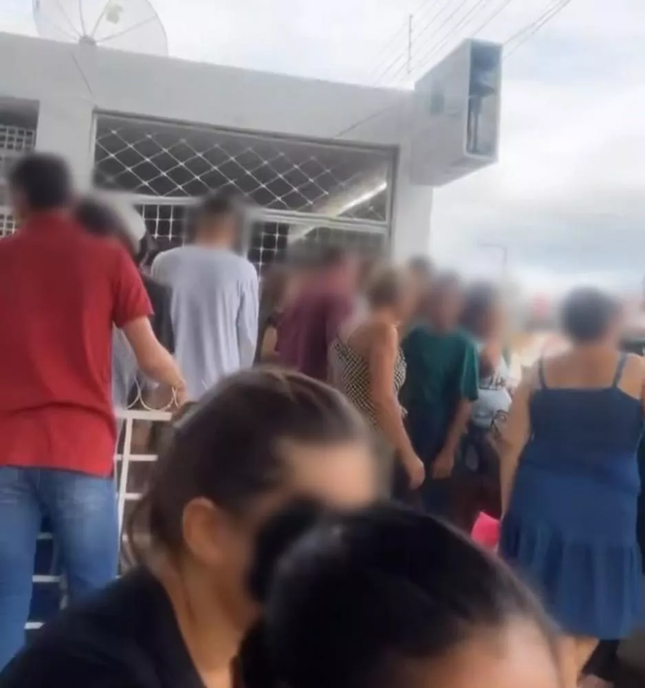 Internauta relata longa fila e dificuldades para tirar título de eleitor em Patos no último dia válido para regularização