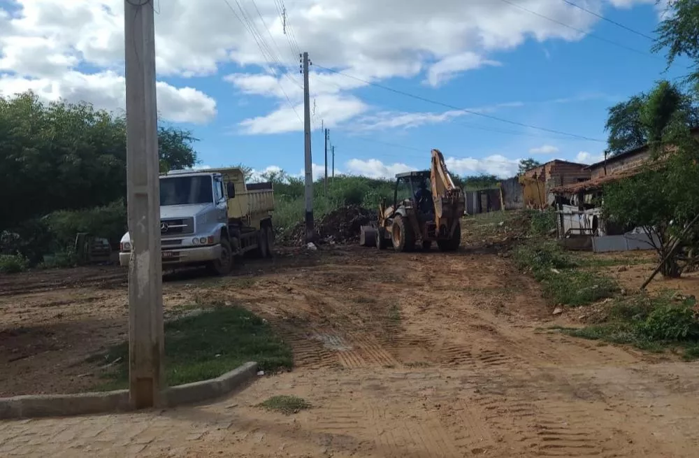 Secretaria de Serviços Públicos atende de forma imediata demanda de moradores e retira lixo, restos de poda nas Sete Casas