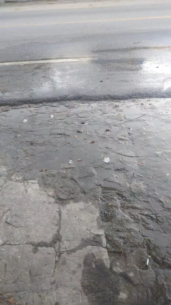 Vazamento de água em Patos na Rua 18 do Forte: Moradores alertam a cagepa