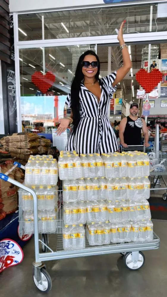 Blogueira Patoense desenvolve ação humanitária e envia fardos de água para vítimas de enchentes no Sul do Brasil