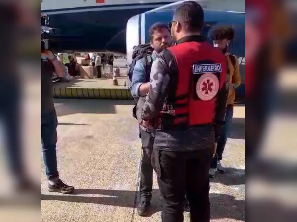 Bombeiro Civil de Patos-PB e equipe "Anjos do Resgate", integram equipe do primeiro avião de iniciativa privada a chegar no Rio Grande do Sul