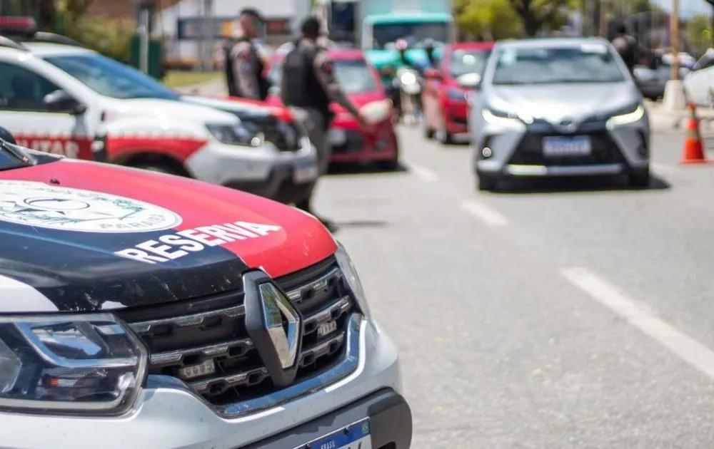 Polícia Militar prende indivíduo com mandado em aberto durante check-point em Desterro
