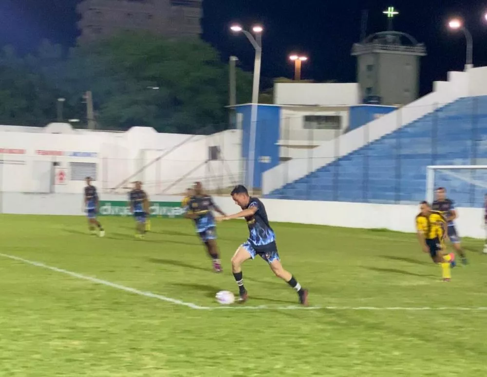 Campeonato de Futebol Amador de Patos inicia com expectativa de jogos acirrados e público cativo