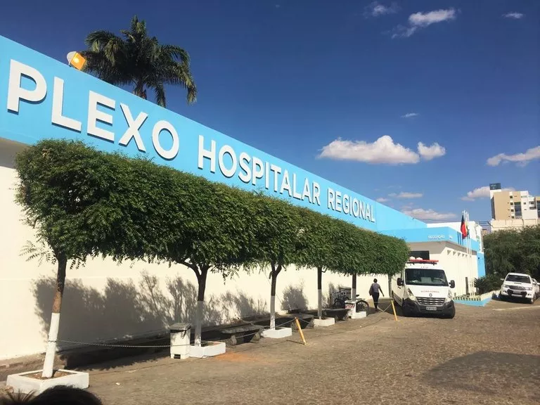 Mulher que estava com mandado de prisão em aberto é detida pela Polícia Militar no Hospital Regional de Patos