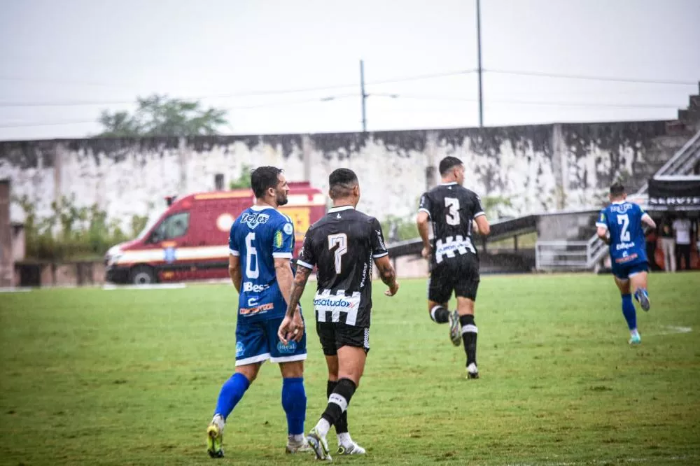 Debaixo de chuva, Treze faz 3 a 0 no Iguatu, mantém invencibilidade na Série D e disparada na liderança da chave