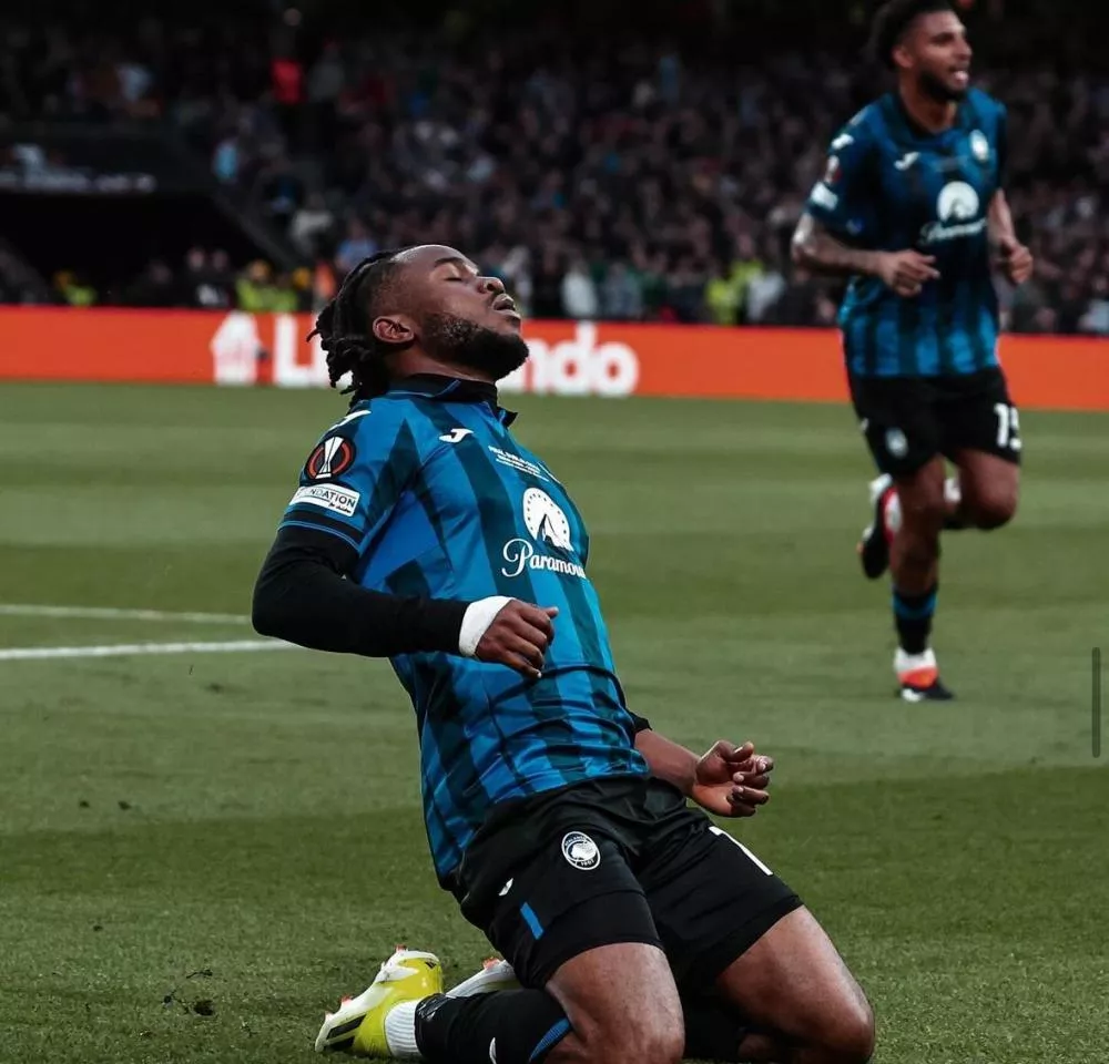 Lookman tem noite de gala, Atalanta acaba com série invicta do Leverkusen e é campeã da Europa League
