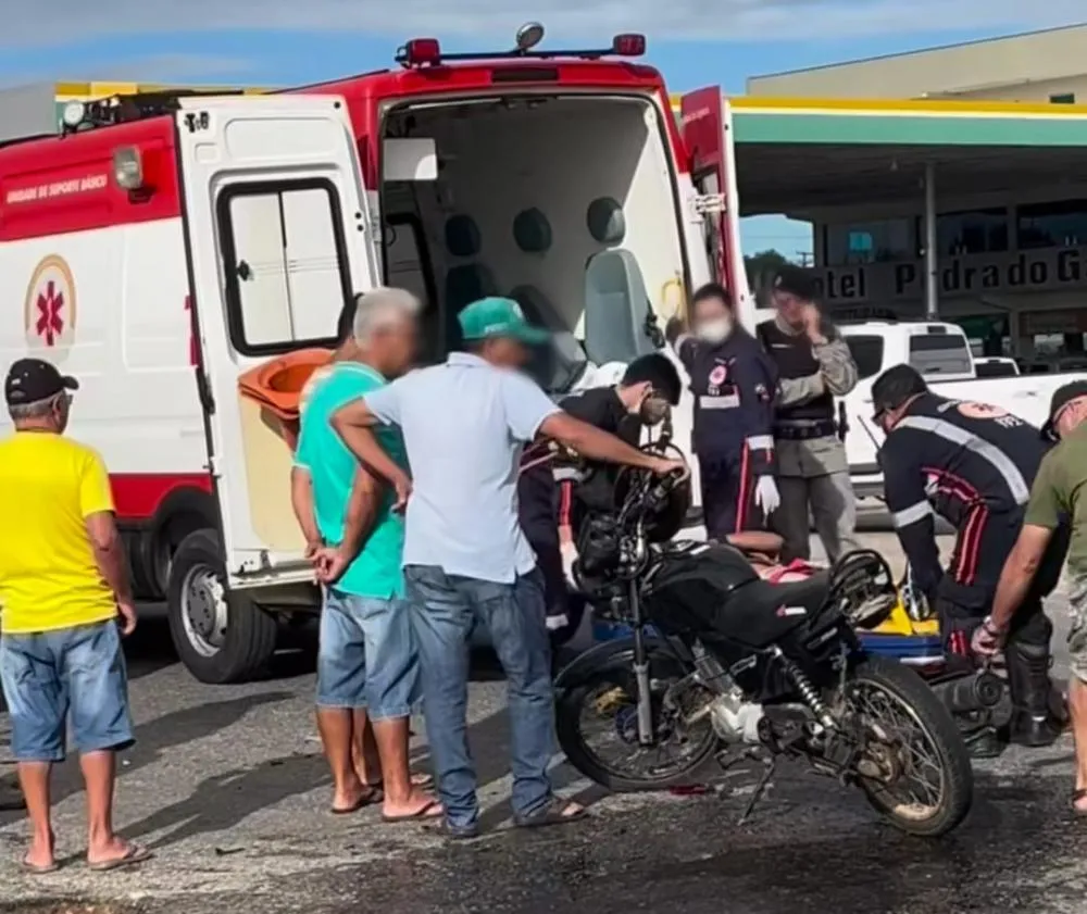 Homem fica ferido em colisão entre van e motocicleta na manhã desta sexta-feira (24), na cidade Teixeira