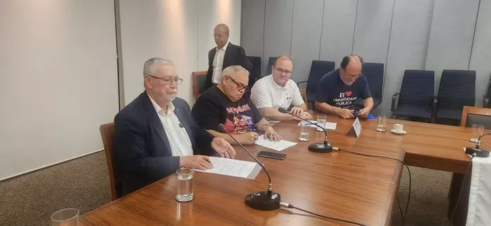 Sem aumento para 2024, Governo Lula diz que chegou "ao limite" e assina acordo com professores de universidades e institutos federais após quase dois meses de greve