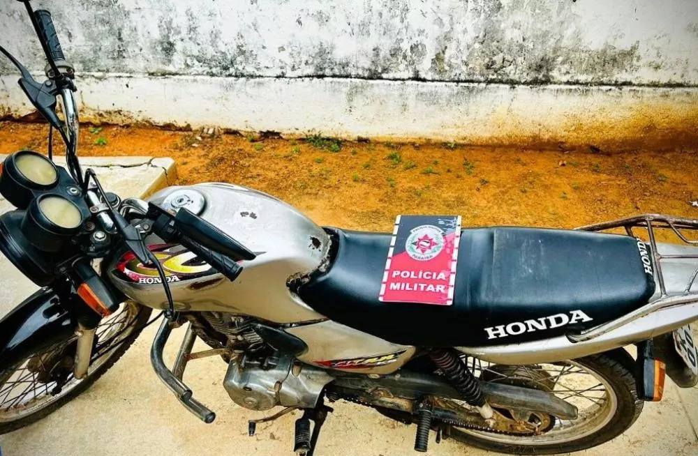 Polícia Militar apreende motocicleta com sinais identificadores adulterados na cidade de Teixeira