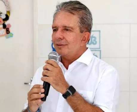 Prefeito de Patos anuncia antecipação de pagamento dos meses de maio e junho e da primeira parcela do 13°