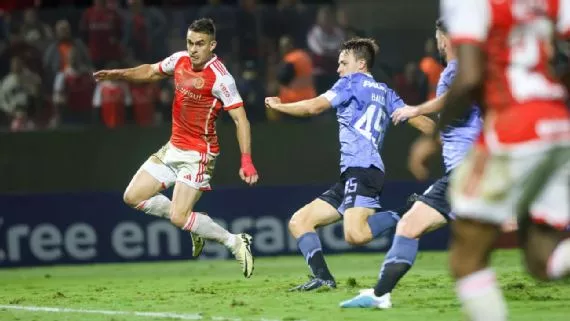 Internacional volta aos gramados, leva virada do Belgrano na Sul-Americana, mas ainda sonha com vaga no mata-mata