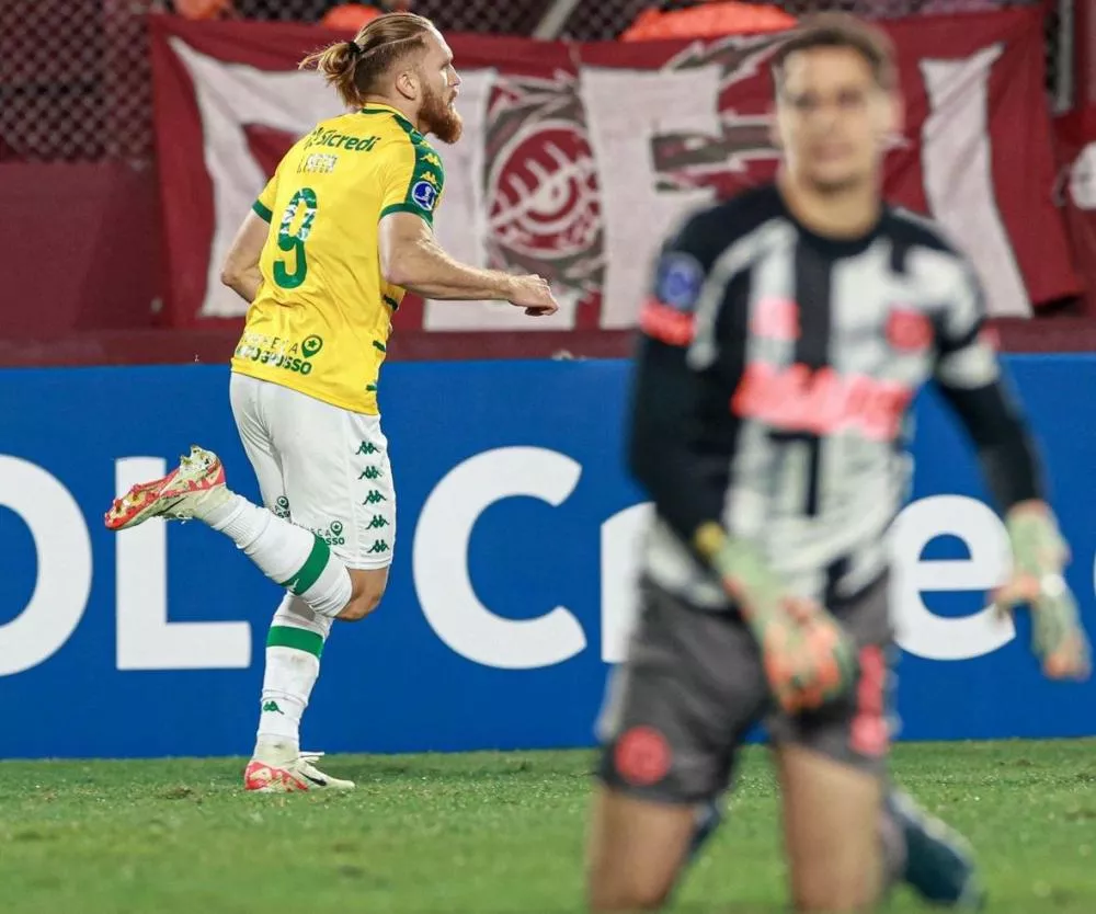 Cuiabá vence Lanús na Argentina pela Sul-Americana e segue invicto sob o comando do português Petit