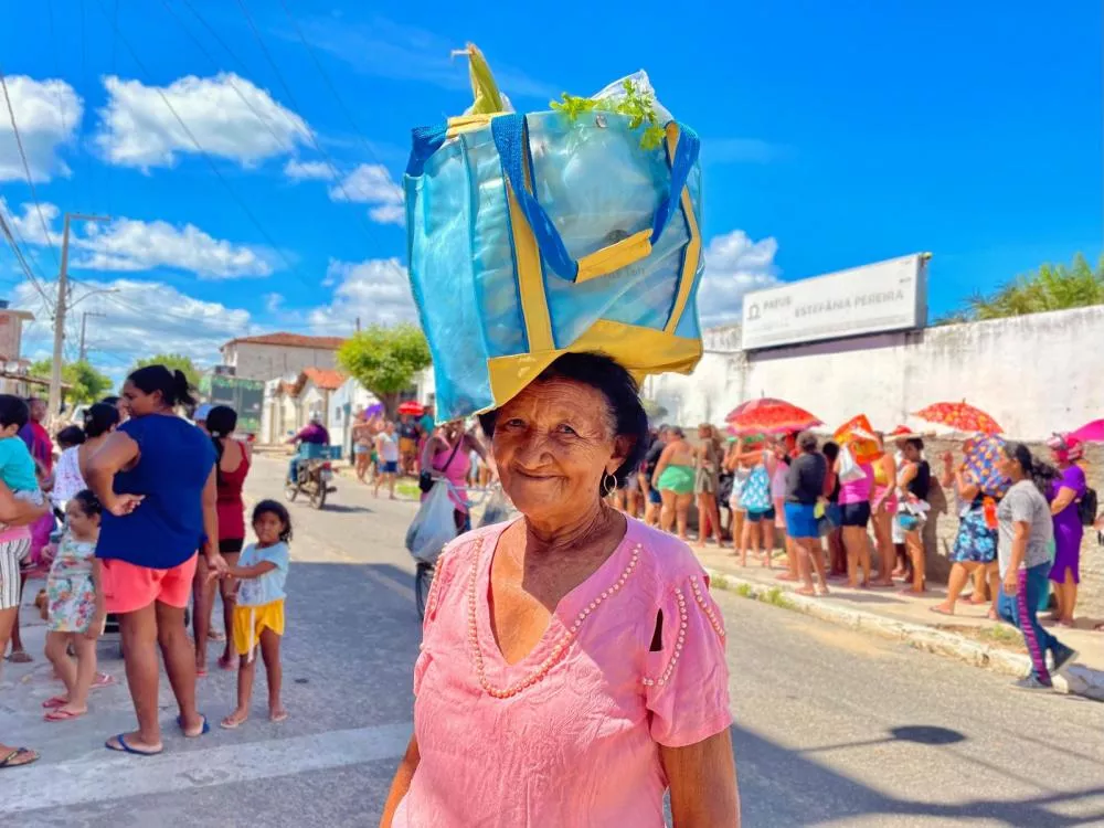 Mais de 2 Toneladas de alimentos são distribuídos para 372 famílias referenciadas do CRAS Geralda Medeiros