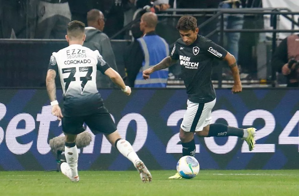 Botafogo encerra tabu em Itaquera, assume liderança do Brasileirão e empurra Corinthians para o Z-4