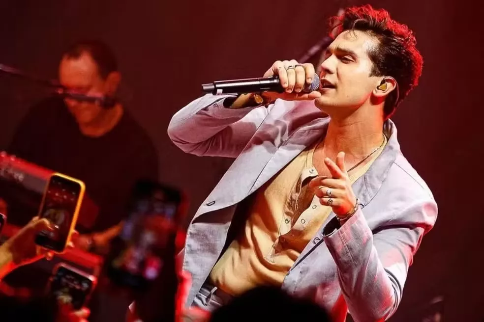 Cantor Luan Santana é internado no Hospital Albert Einstein após passar mal antes de show