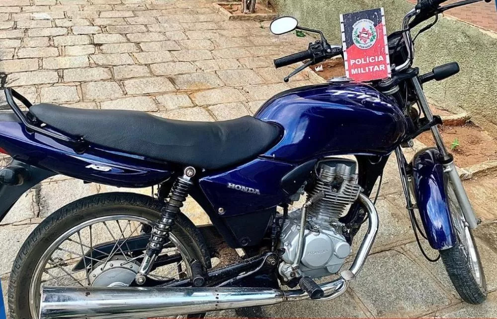 Polícia Militar age rápido e recupera motocicleta instantes depois de assalto a posto de combustíveis na tarde deste domingo (02) no bairro Jatobá, em Patos