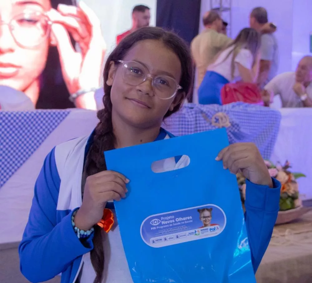 Prefeitura de Patos conclui entrega de óculos a todas as escolas municipais pelo Projeto Novos Olhares