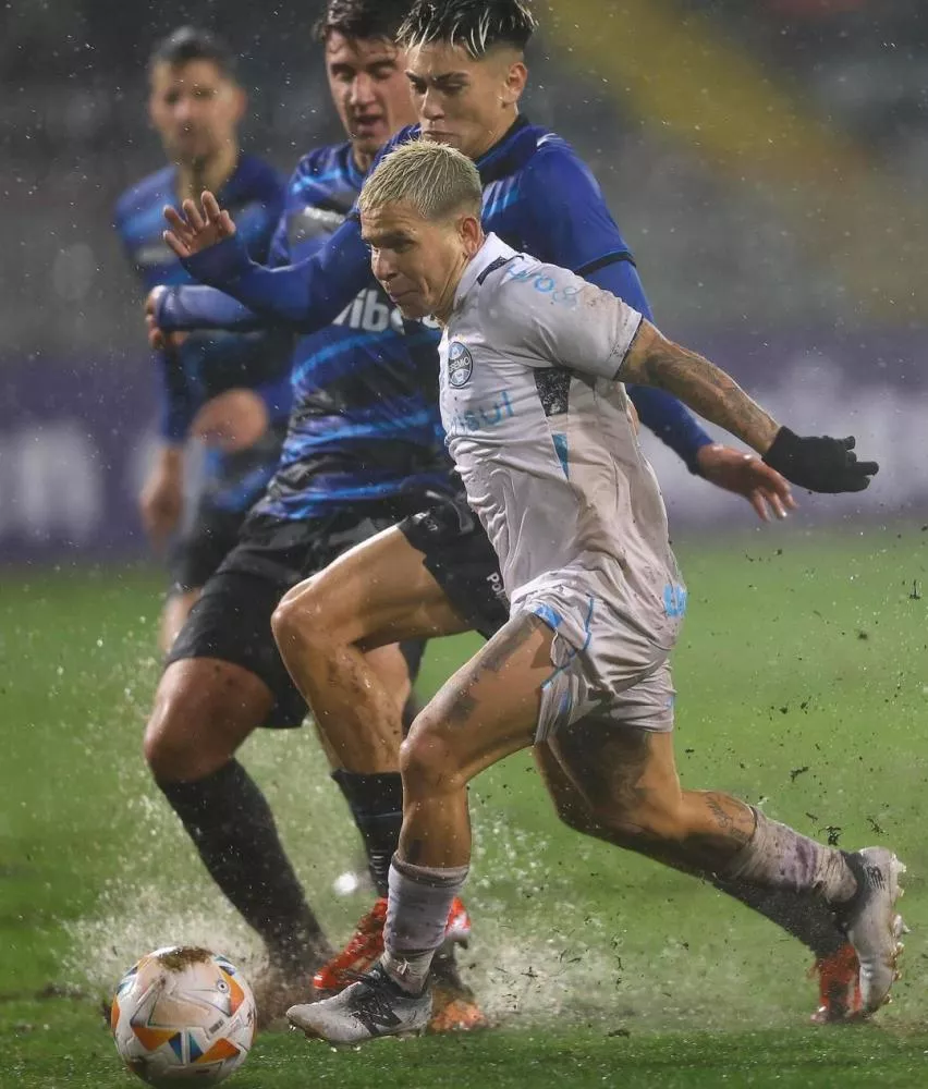 Diego Costa marca, Marchesín tem noite de gala, e Grêmio vence Huachipato para se classificar na Libertadores