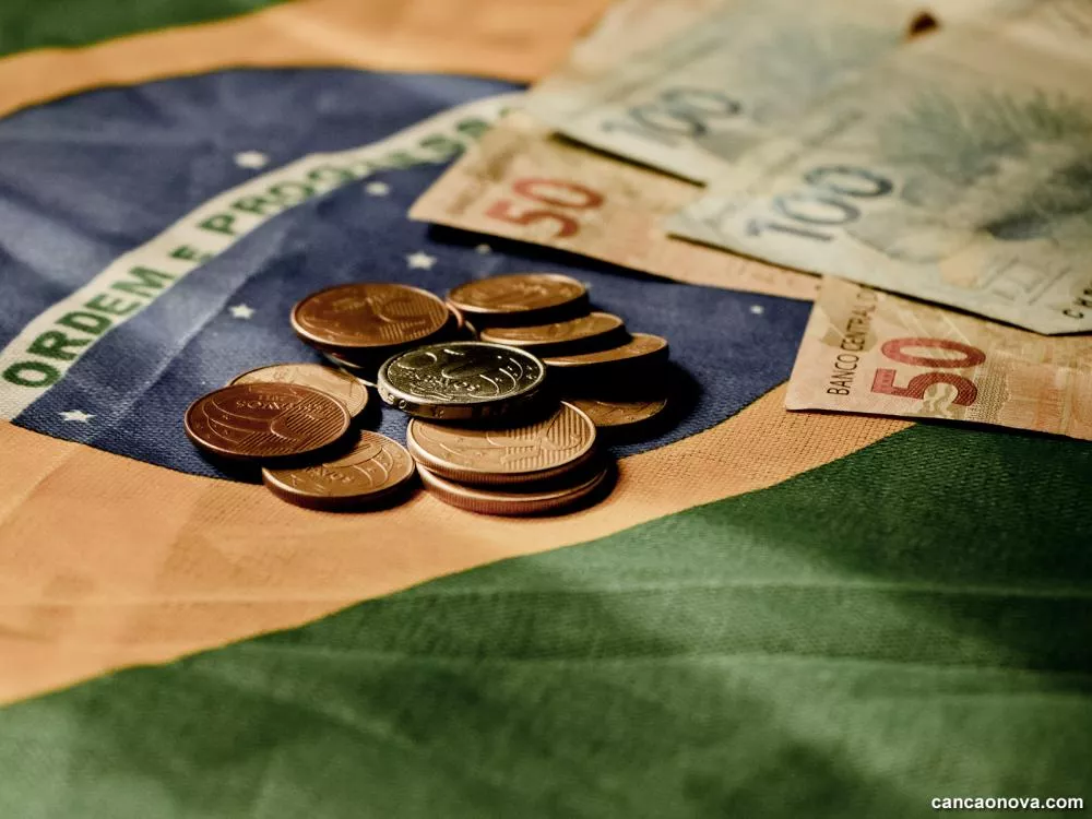 Economia do país cresce 2,5% em 12 meses, aponta IBGE