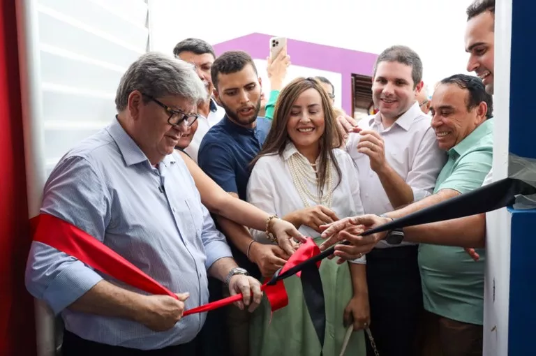 Governador João Azevêdo entrega reforma da Escola João Noberto em Santa Terezinha-PB. Veja a cobertura fotográfica 
