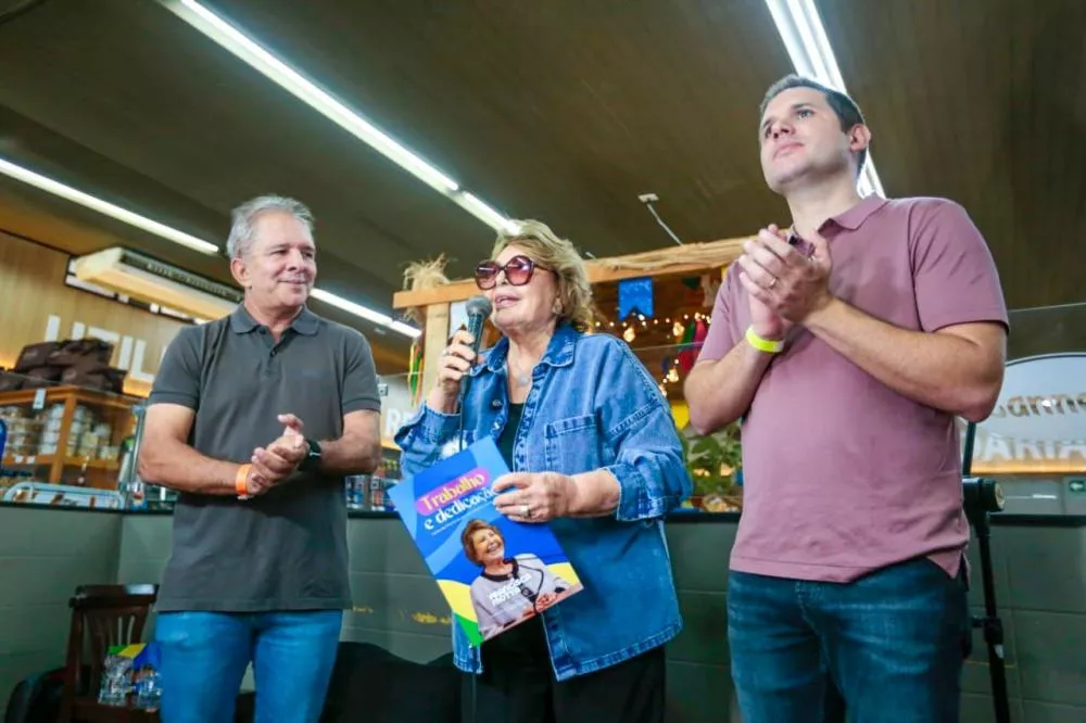 Ao lado de Hugo e Nabor, deputada Francisca Motta lança revista de prestação de contas para imprensa paraibana