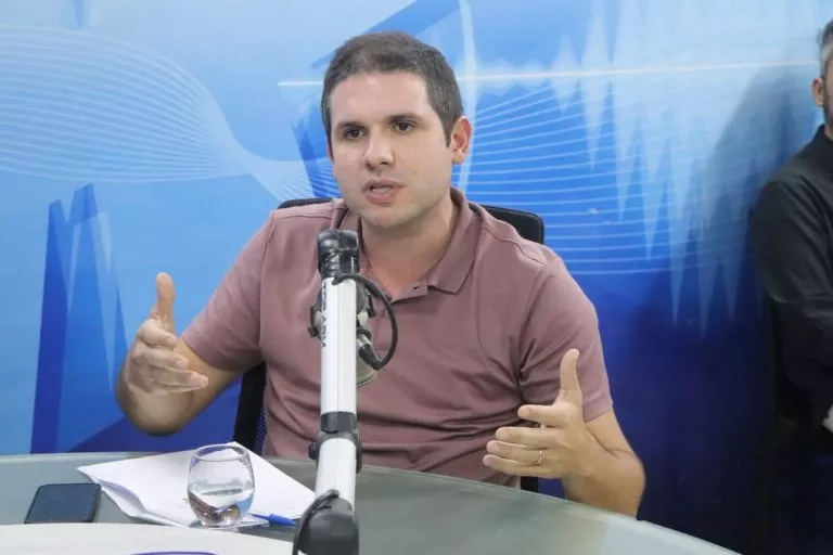 Deputado Hugo Motta diz que projeto não tinha por objetivo confiscar o trabalhador e favorecer instituições financeiras 