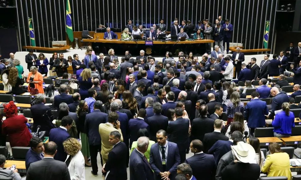 Câmara aprova urgência de projeto que equipara aborto a homicídio