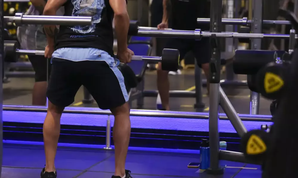 TJPB derruba lei que liberava aluno levar personal para academias sem pagar extra