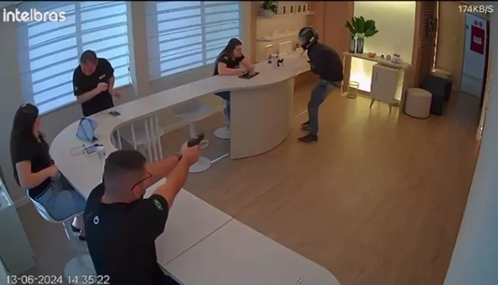 Empresário reage a assalto e atira contra ladrão em loja no Paraná; veja vídeo 