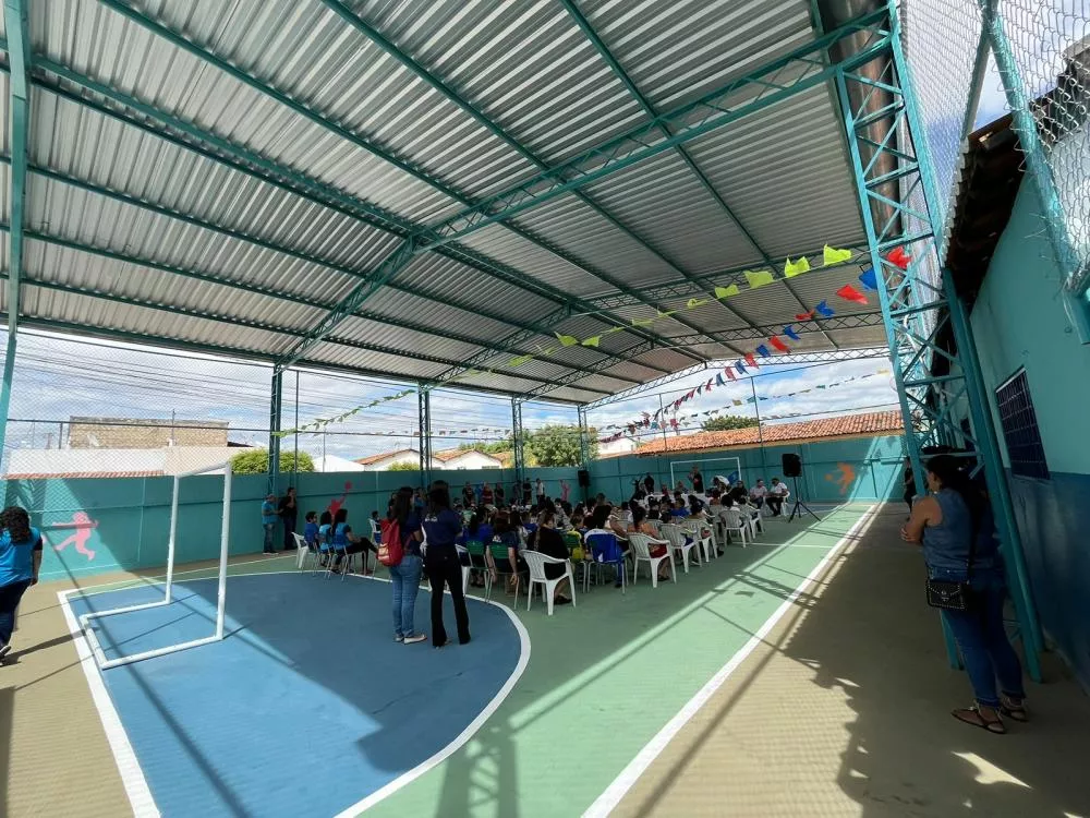 Prefeitura de Patos entrega quadras esportivas de mais três unidades escolares