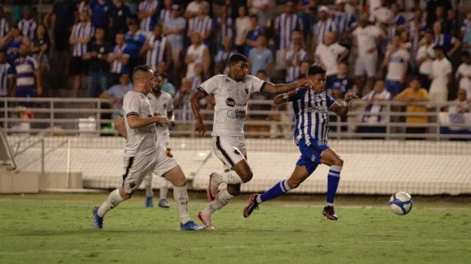 Botafogo-PB marca de pênalti no fim do jogo e fica no empate com CSA
