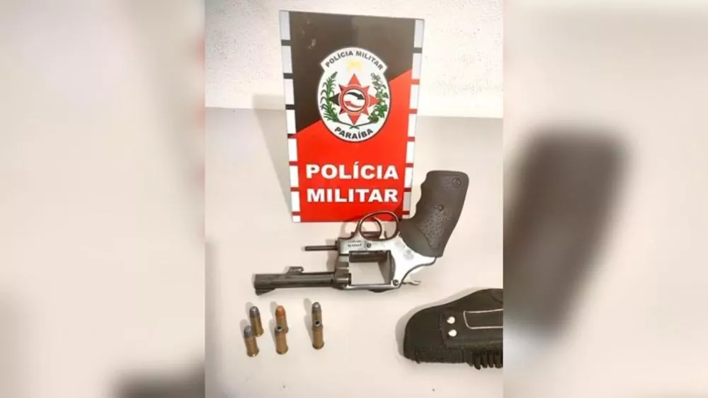 Polícia Militar prende homem em Patos e apreende terceira arma de fogo em menos de 24h