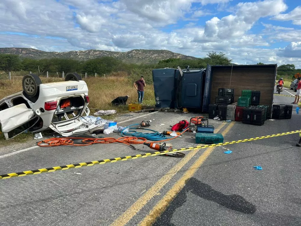 Tragédia na BR-361: Três pessoas morrem e outras três, incluindo bebê recém-nascido, ficam feridas em grave acidente próximo à Santa Terezinha-PB