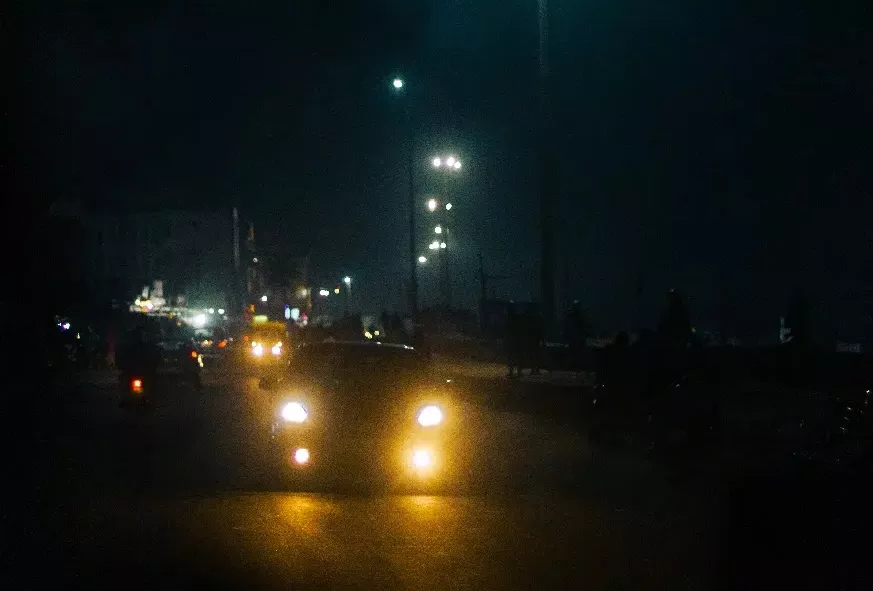 Motorista alternativo faz alerta para perigo de falta de sinalização horizontal em trecho da BR-230, próximo a Patos