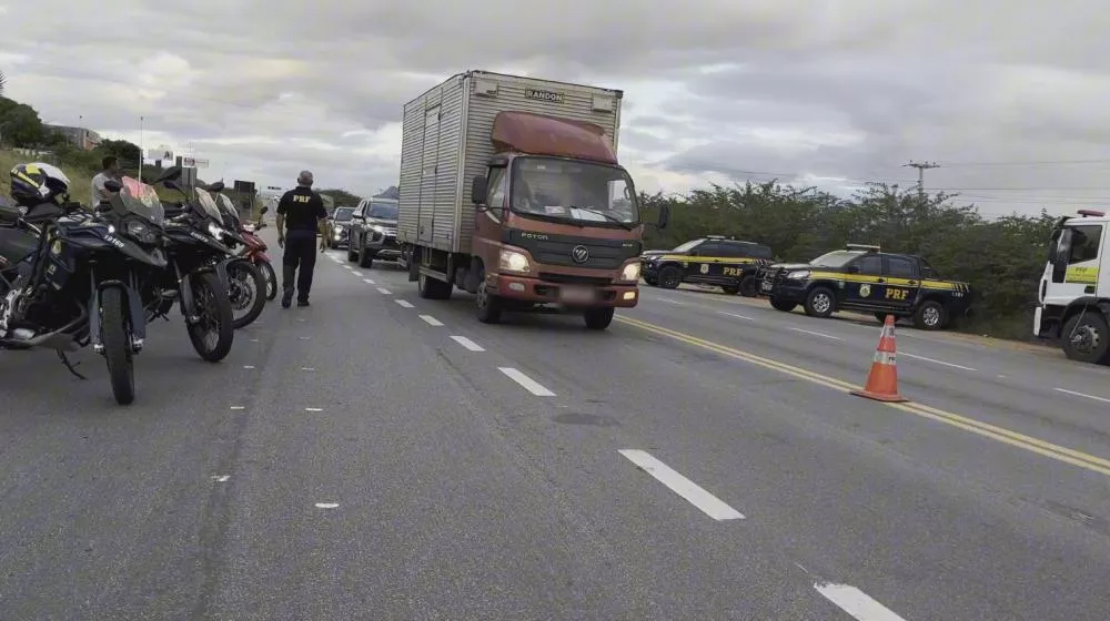 PRF e 4º CPTran intensificam ações nas rodovias que cortam a cidade de Patos durante período do São João 2024