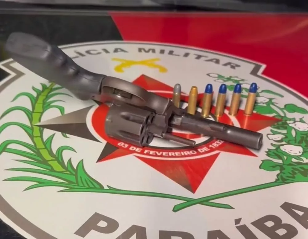 Polícia Militar apreende arma de fogo na primeira noite do São João de Patos 