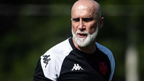 Vasco demite Álvaro Pacheco após 'passagem relâmpago' com três derrotas em quatro jogos