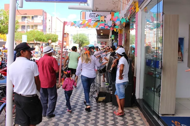 Comércio de Patos deve abrir as portas na próxima segunda-feira (24), feriado municipal do dia de São João, em Patos