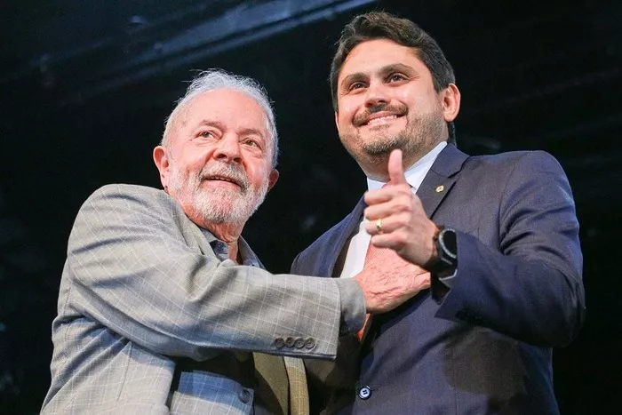 Lula diz que ministro indiciado pela PF presta bom serviço para o governo