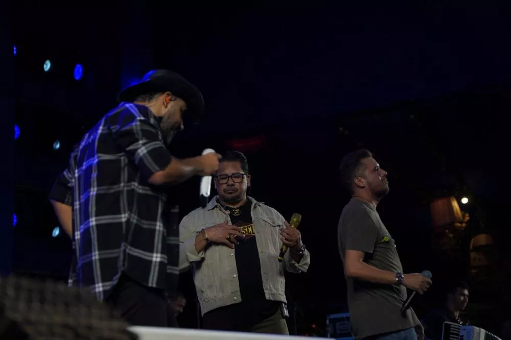 Com presença do humorista Tirullipa, terceira noite marca a estreia do projeto "À Vontade" no São João de Patos