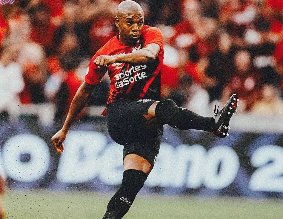 Com 'lei do ex' de Cacá, Corinthians arranca empate 'heroico' com o Athletico-PR nos acréscimos, mas segue no Z-4