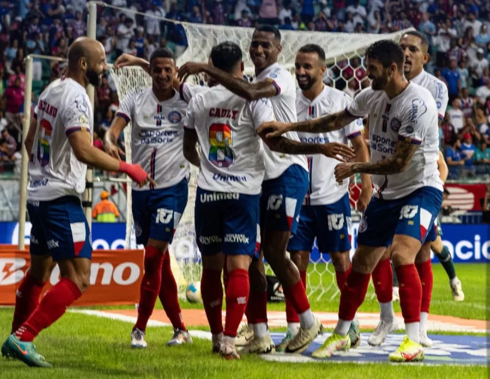 Com gol no fim, Bahia vence o Vasco, mantém os 100% na Fonte Nova e encosta no Flamengo na liderança do Brasileirão