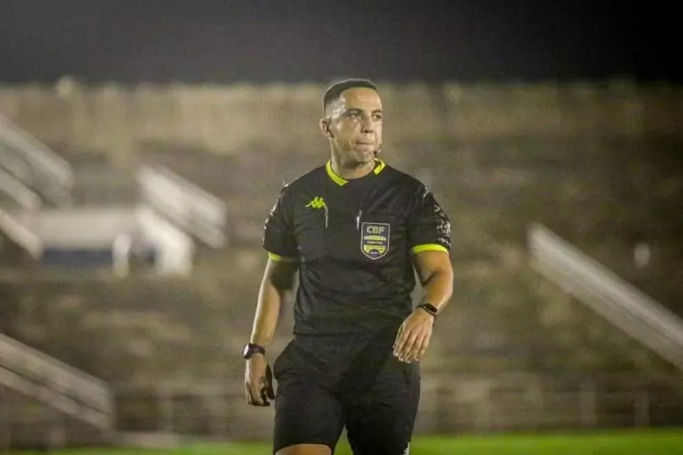 Felipe da Silva Gonçalves apitou Treze x Atlético-CE na abertura da 10ª rodada — Foto: Rafael Costa