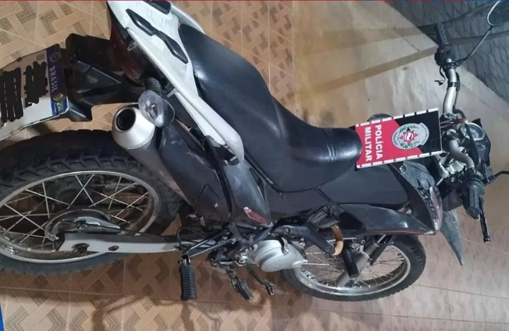 Polícia Militar apreende motocicleta roubada durante festejos juninos em Teixeira