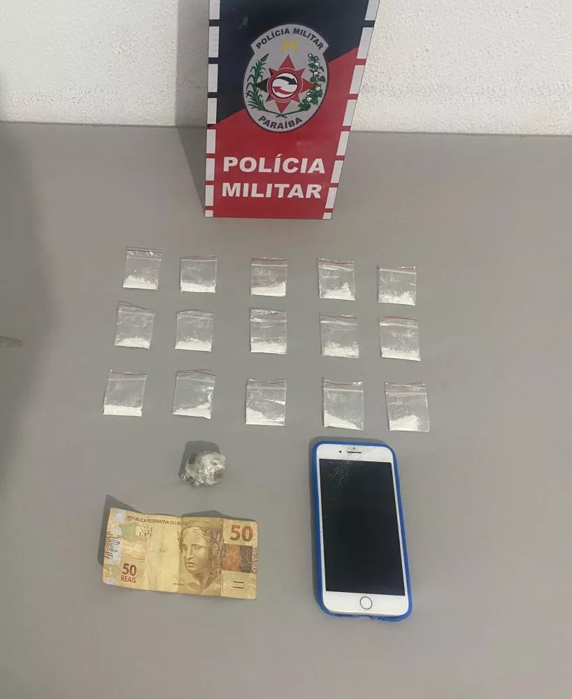 PM prende suspeito de tráfico de drogas após perseguição no Bairro Belo Horizonte, em Patos