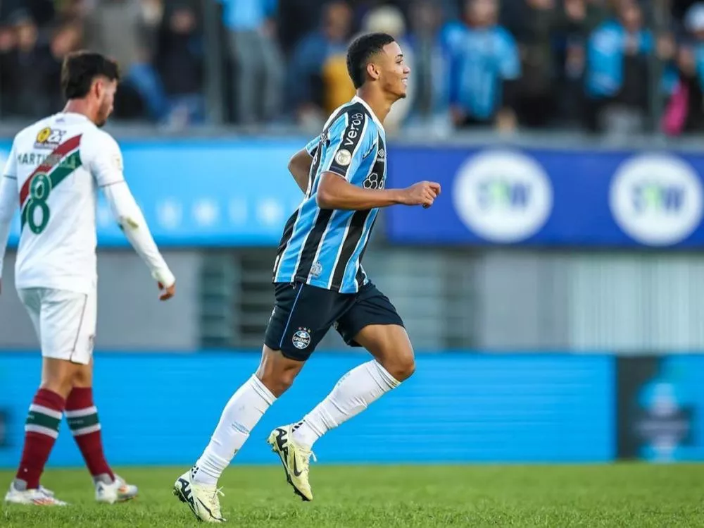 Grêmio vence 'duelo dos desesperados' contra Fluminense, quebra jejum e aumenta drama do time carioca no Brasileirão