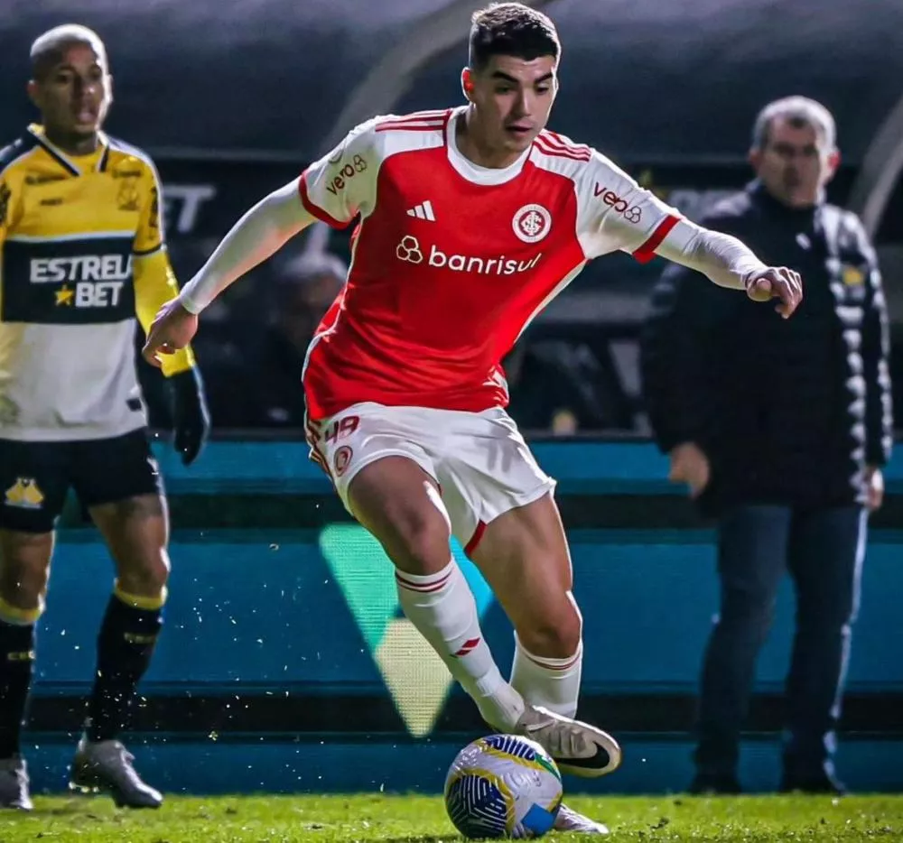 Internacional empata com Criciúma, chega a dois jogos sem vencer e descola do grupo dos líderes do Brasileirão