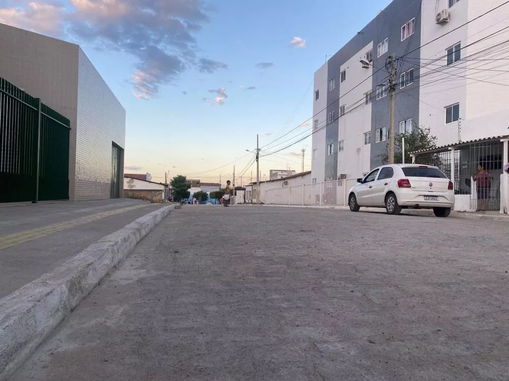 Prefeitura de Patos entrega 7 novas ruas calçadas no bairro São Sebastião. Já são 11 ruas entregues em pouco mais de 30 dias