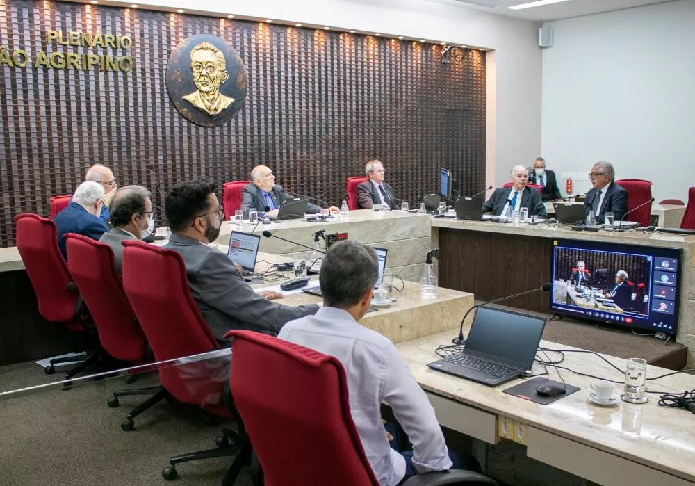 TCE aprova contas de prefeituras e imputa débito de R$ 9,7 milhões a OS